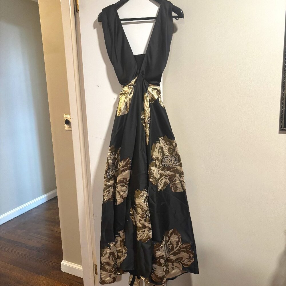 Tahari Arthur S. Levine Black and gold brocade gown Size 10